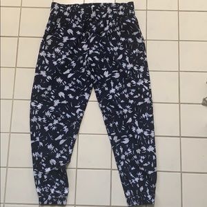 Flouncy joggers. Size M.